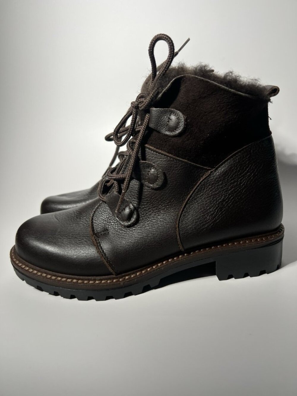 Maxine of Canada Boots Women 7 Brown Suede Sherpa Lined Fold Over Lace Up